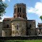 La cathédrale Saint Lizier ne doit pas être confondue avec la Cathédrale Notre-Dame-de-la-Sède sise dans la même ville, et qui a également le titre de cathédrale. Saint-Lizier, en effet, quoique actuellement fort peu peuplée, fut longtemps le siège de l'é